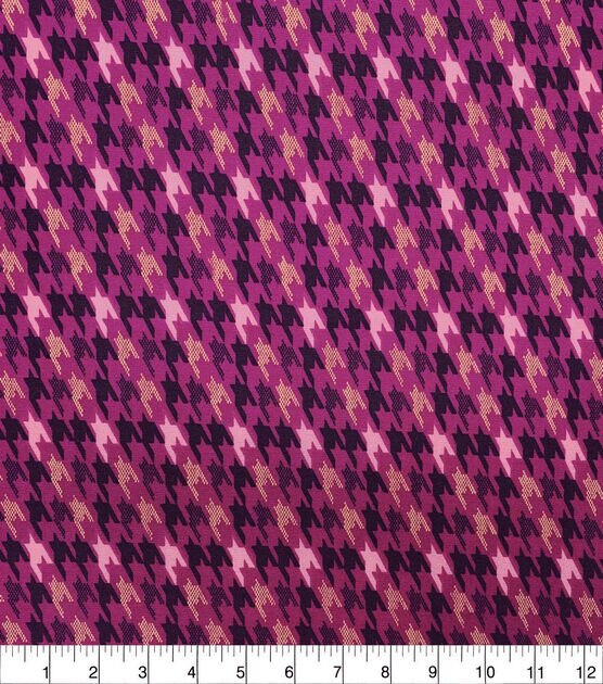 Houndstooth on Baton Rouge Quilt Cotton Fabric by Quilter's Showcase