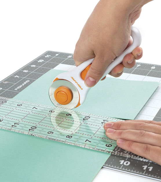 Fiskars Cutting Mats Explained Poster Goes Into Detail – Fixtures
