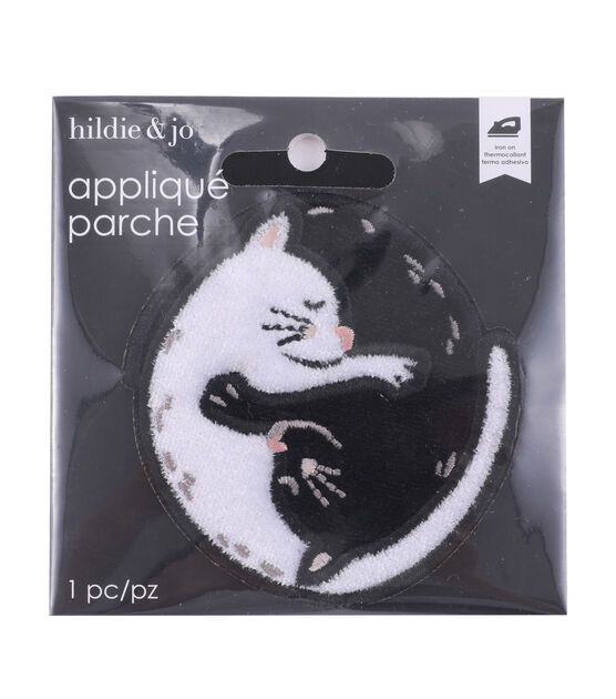 2.5" Ying Yang Sleeping Cats Applique by hildie & jo