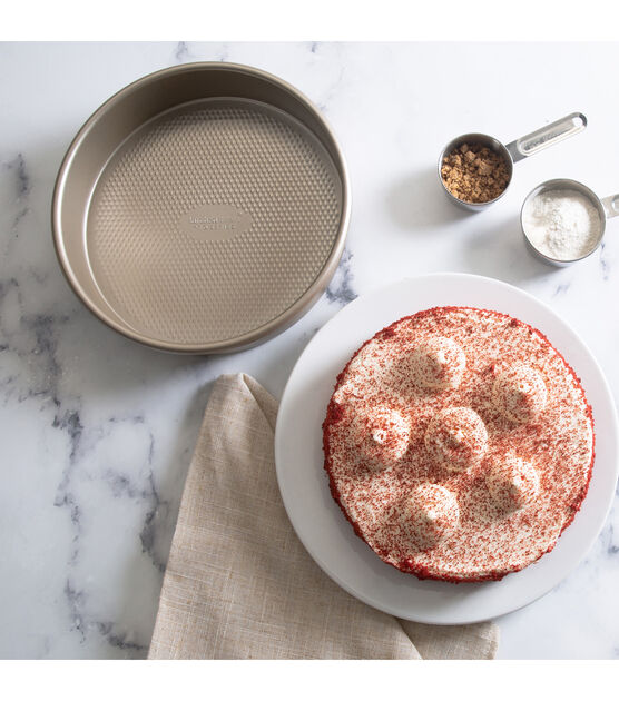 Kitchen Details Pro Series 9.5” Round Cake Pan With Diamond Base, , hi-res, image 3