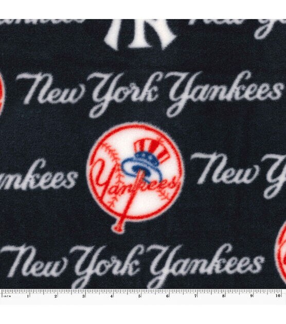 Fabric Traditions New York Yankees Fleece Fabric Tossed