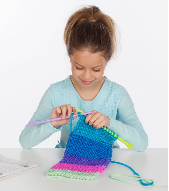 SpiceBox Beginners Knitting Kit for Kids, DIY Arts and Crafts, Learn How to  Knit, Scarf Knitting, Children's Creative Activity, Spool Yarn Knit Set, 7  Handmade Projects : Buy Online at Best Price