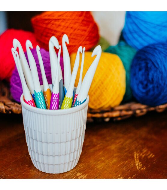  3mm Beginners Crochet Hook, Ergonomic Handle Crochet Hooks for  Arthritic Hands, Comfortable Smooth Knitting Needles for Handmade DIY,  Random Color : Industrial & Scientific