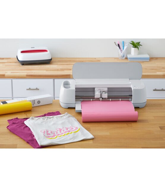 Cricut Smart Iron On (13in x 3ft, Pink) for Explore 3 and Maker 3 - Matless  cutting for long cuts up to 12ft : : Toys