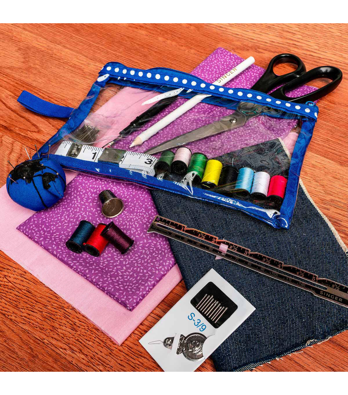 Singer Beginner's Sewing Kit, Pink/Black - 130 pieces