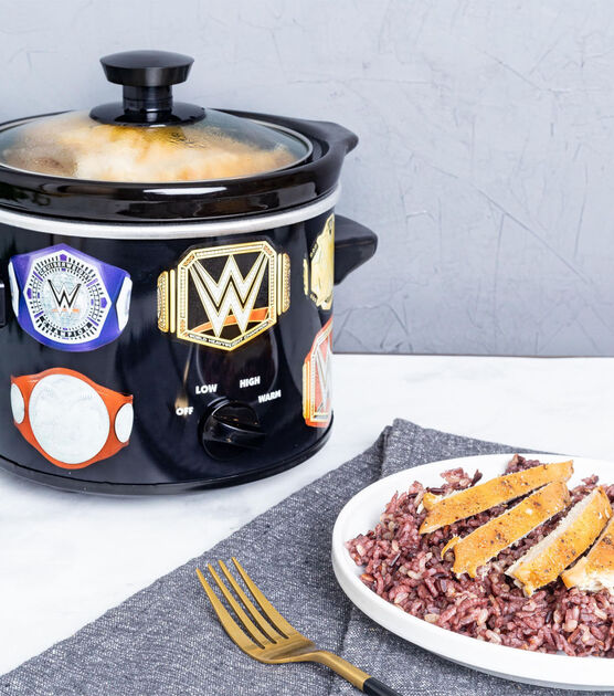 Uncanny Brands WWE Championship Belt 2 QT Slow Cooker, , hi-res, image 2