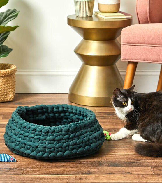 The Big Little Pet Bed, a Round Cat Bed made with Jumbo Yarn - TL Yarn  Crafts