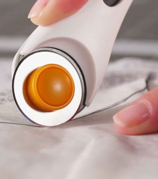 Fiskars 28mm Rotary Cutters Video, image 1