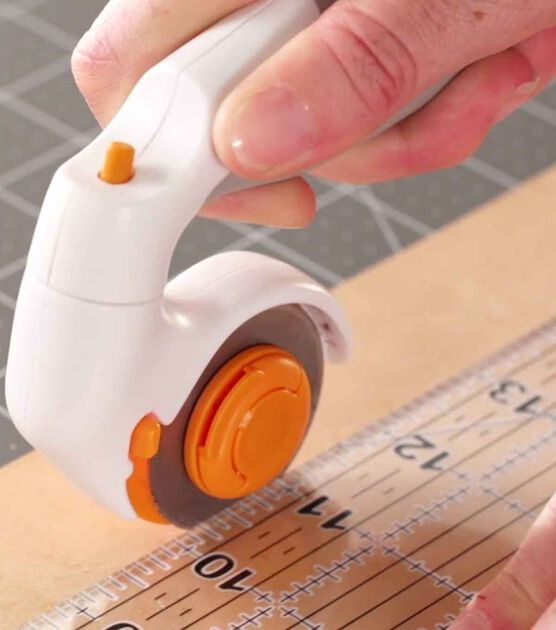 Fiskars Adjustable Rotary Cutter Video, image 1