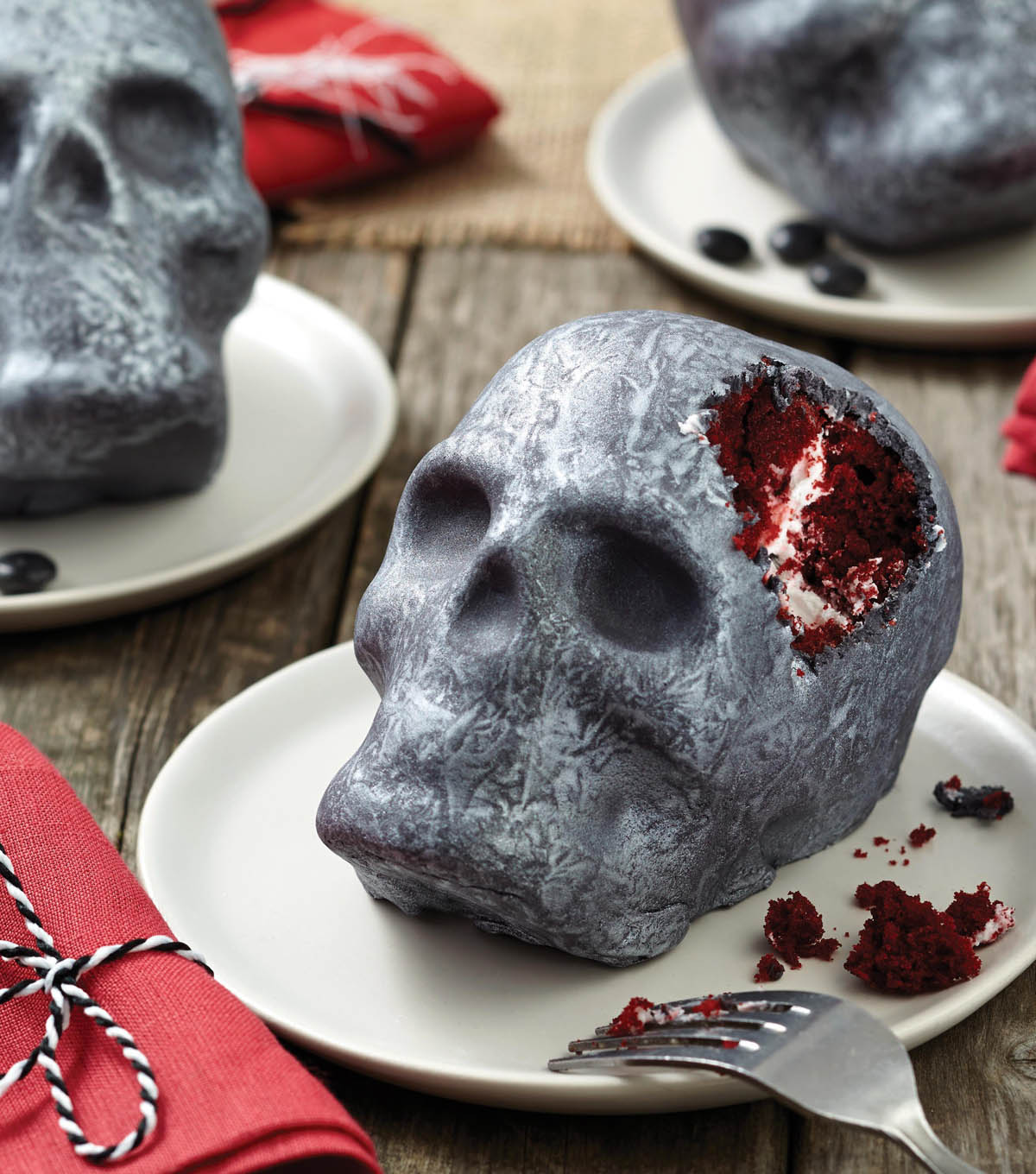 silver skull red velvet cakes