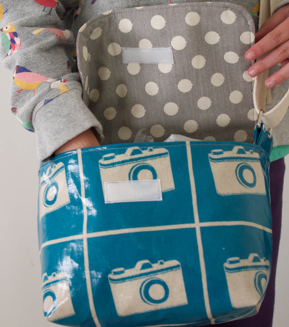 How To Make A Messenger Bag Diy Joann How To Make A Vinyl Messenger Bag