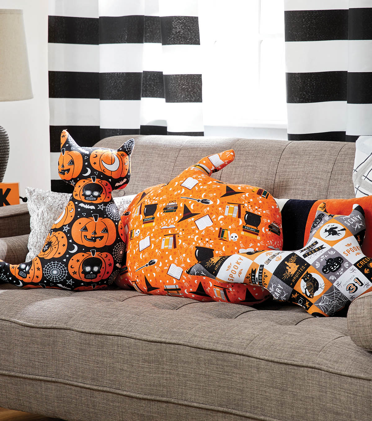 How To Make A Cat Bat And Pumpkin Pillows Joann Cat Bat And Pumpkin Pillows