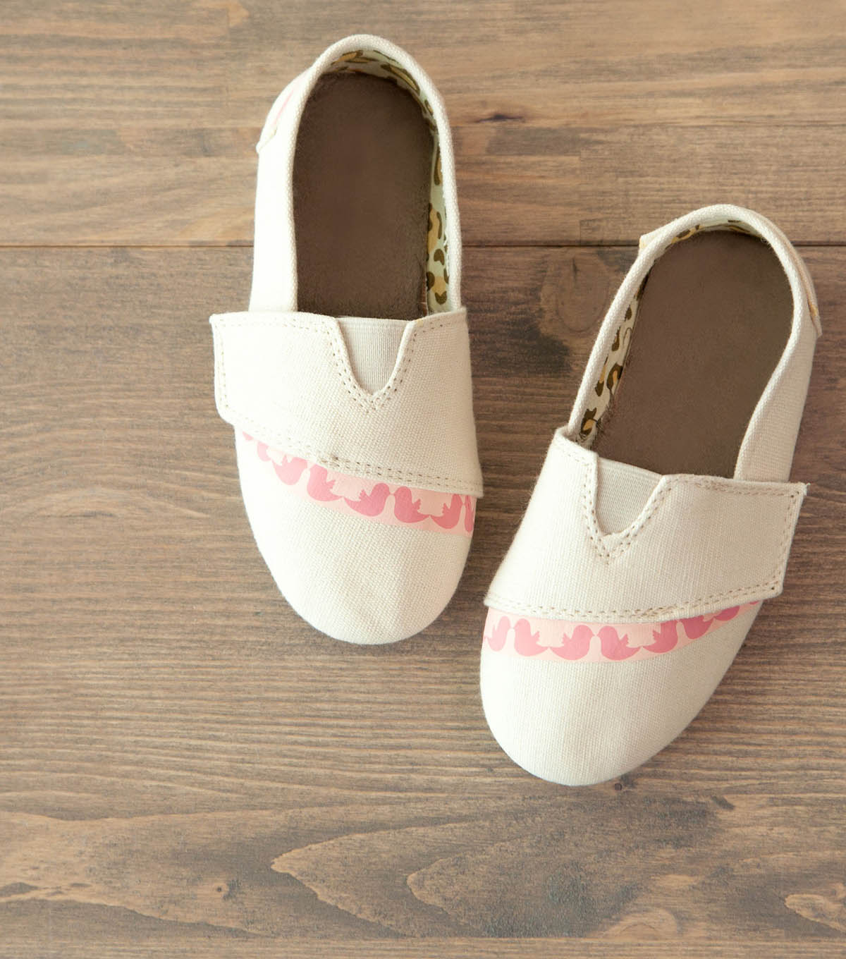 Printable Iron-Upon Gentle Kid Footwear JOANN photo relating to Printable Iron on called Printable Iron-Upon Light-weight Youngster Footwear JOANN